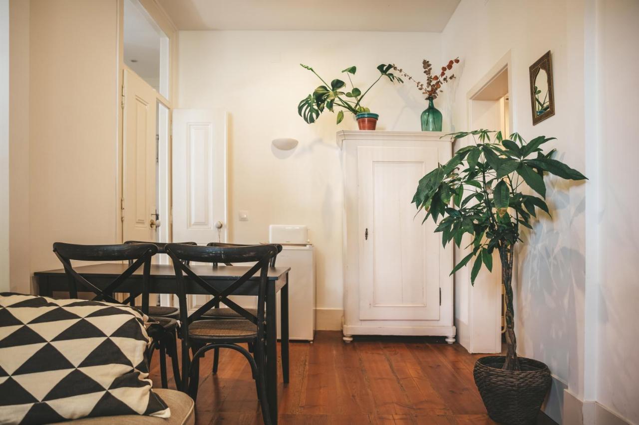 Happy In Apartment Lisbon